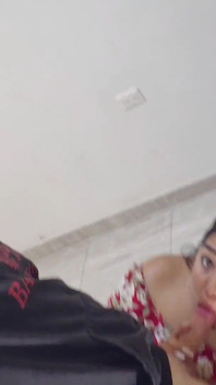 Je Vais À L’hôtel Avec Ma Copine Brune Sexy, Je La Fais Manger Ma Grosse Bite Haha