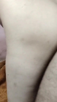Kakak ipar india yang super seksi mergokin adik iparnya lagi sendirian di kamar