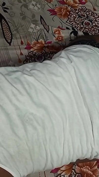 Nowa seksowna dziewczyna uprawia seks ze swoim chłopakiem.