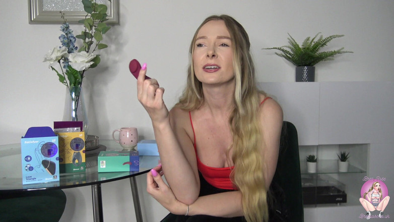 Brea Rose: Satisfyer, spielzeug aus dem boxen