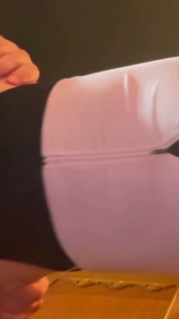 Sa Chatte a Très Envie D’une Bite. Elle Craque Profondément Son Corps Parfait De Poupée Sexuelle. Orgasme Intense