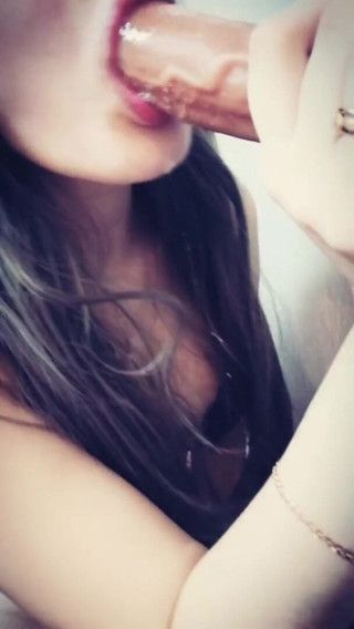 Katy Sikret: Sürtük dildo emiyor