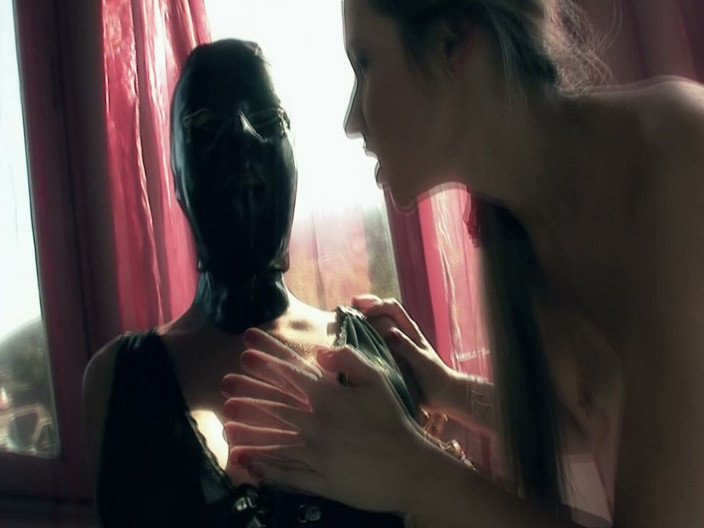 The Window of Sex: Latex-schlampen-3_blonde mit einem latexmasken-freund, der anal dreier hat