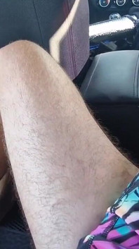 Femboy perra, provocando con una gran polla y un culo suave en público, y por eso, ¡se lo follan duro hasta que se corre!