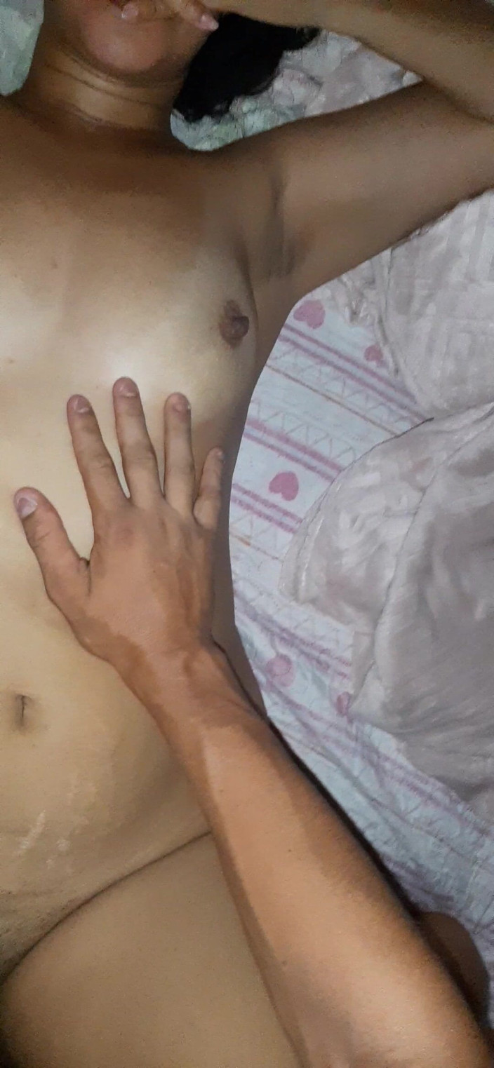 Renatinharj: Vanessanha 将她的阴户放在鸡巴和振动器上 - 第 2 部分