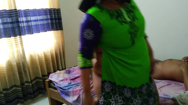 Aria Mia: Desi Sexy milf nevlastní sestra je sexy a šuká nevlastního bratra,...