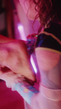 Joy, der clown, interview, latex-domina kitzeln, necken & spielerische kontrolle