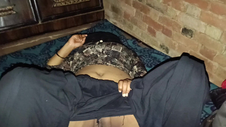 Bhabhi UP: Disfruto estar con mi hermanastro muy profundamente.