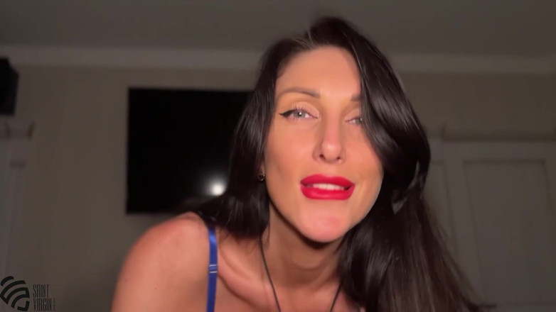 LizaVirgin: Conocí a una morena sexy en un resort y la...