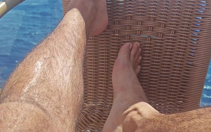 Grayalpha: Piedi grandi in vacanza