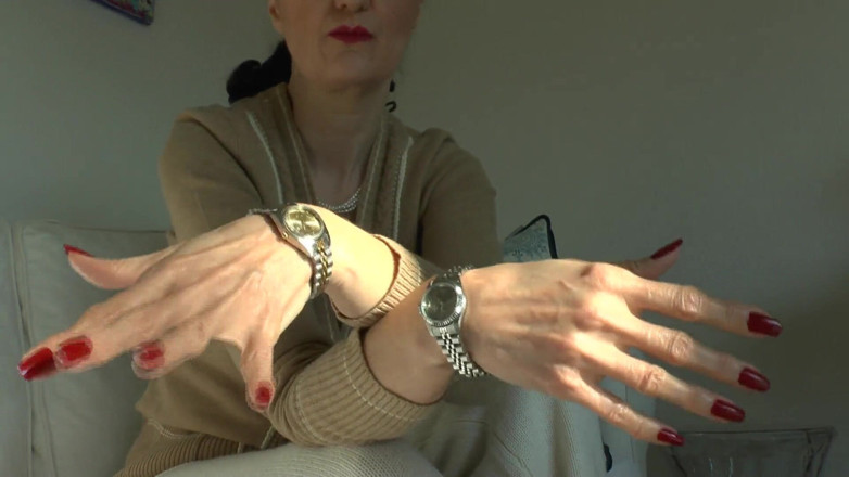 Lady Victoria Valente: Madrasta mostra seus relógios, assiste pau se masturbar e gozar