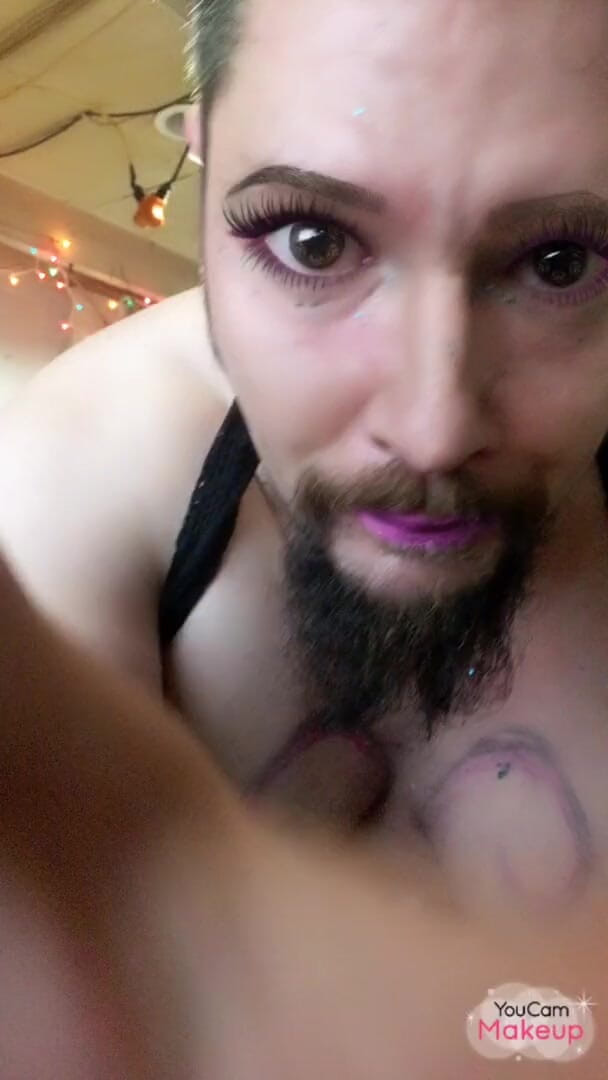 King Of Crossdress: Nicesexyassnswallowhugeobject