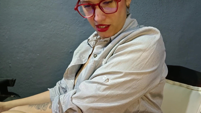 Queensofthefeet: Die Sekretärin hat Sex mit einem Mann, den sie interviewen...