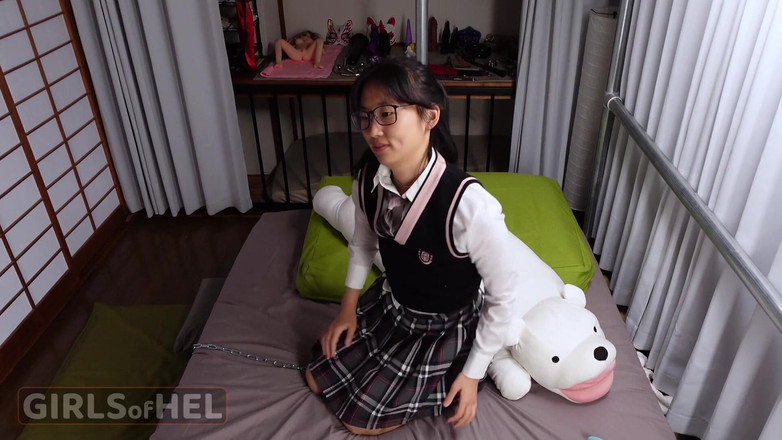 Girls of Hel: Два XXL дилдо и волшебная палочка - миниатюрная азиатская девушка хочет все это