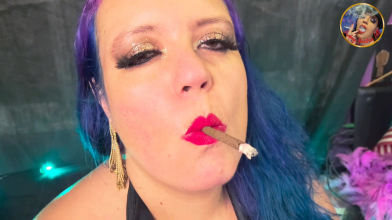 Lilli Cukierek Cox: More120s Sexy Smoking