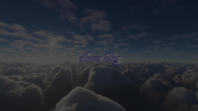 Anna Sky: Otrokyně Anna hodně kouří a šuká