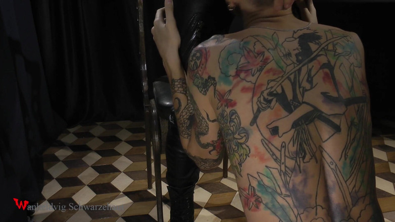 Wanheldvig: Hot naked tattoed twink in to my arms