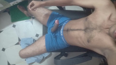 Suhas: Un mec bleu déshabille