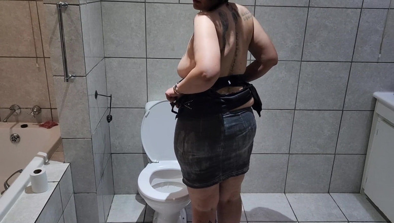 Sparowdox: Random milf at swinger party sucking my cock and getting...
