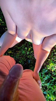 Baño público y follada anal al aire libre