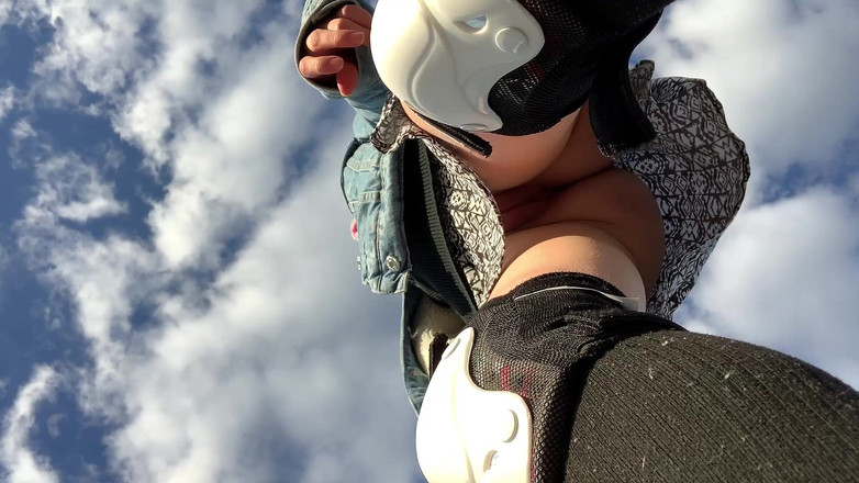 Dirty slut 666: Взгляд моей киски под юбкой на лонгборде