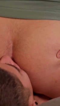 Magic C baise et insémination du papa sexy Camilo Brown