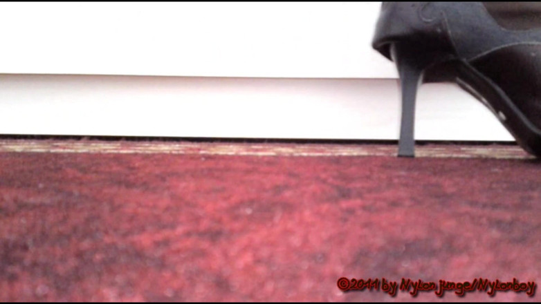 Carmen_Nylonjunge: Schiere strumpfhosen und jeans, high heels (von einer weiblichen fanin)