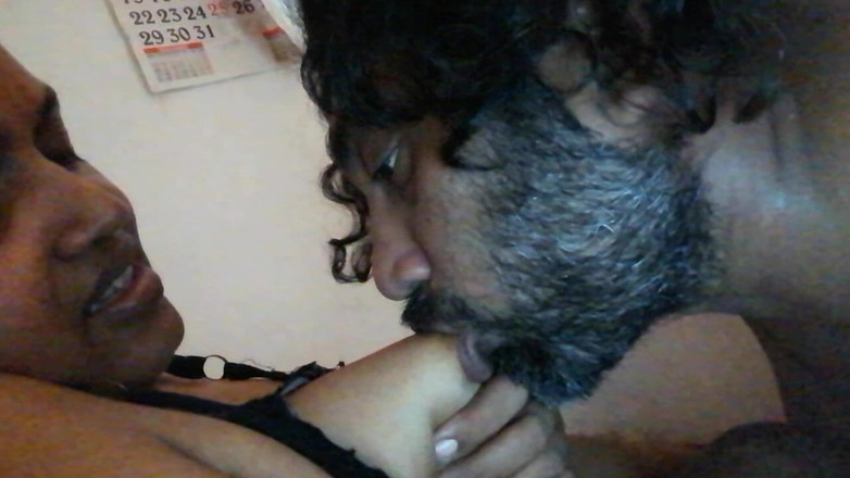 Tina Baby: Tanteku lagi asik godain toketnya yang aduhai