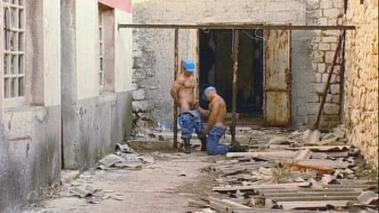 Diamond Pictures (Official): Jock berotot hung menggerudi dubur kekasih mudanya di luar rumah...
