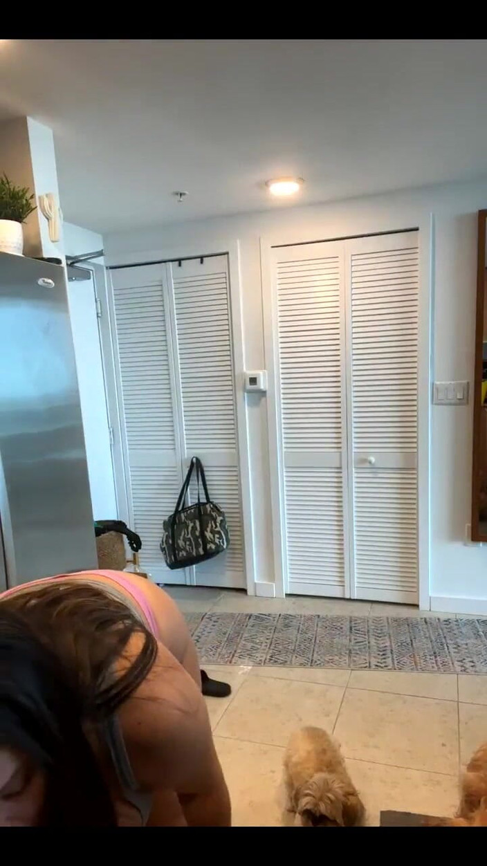 Dani Valentina: Seninle yemek pişiriyor