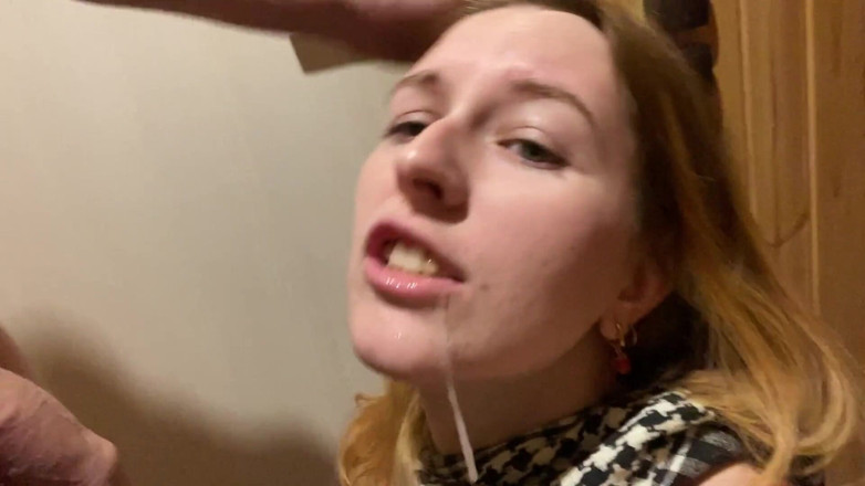 SweetAndFlow: Rencontrée dans la rue et baisée une blonde à gros cul à...