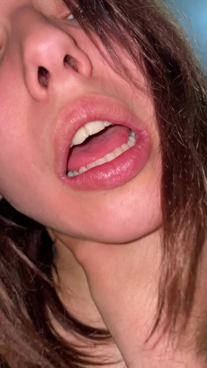 Endemoniados: Petite Teen Squeals with Pleasure as She Enjoys a Huge...