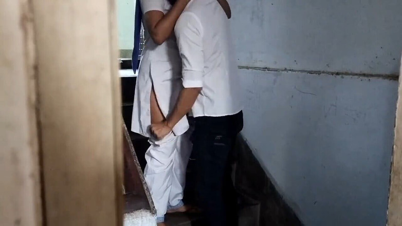 Nazima Khan: Wirusowe wideo, jebanie student w College Inside