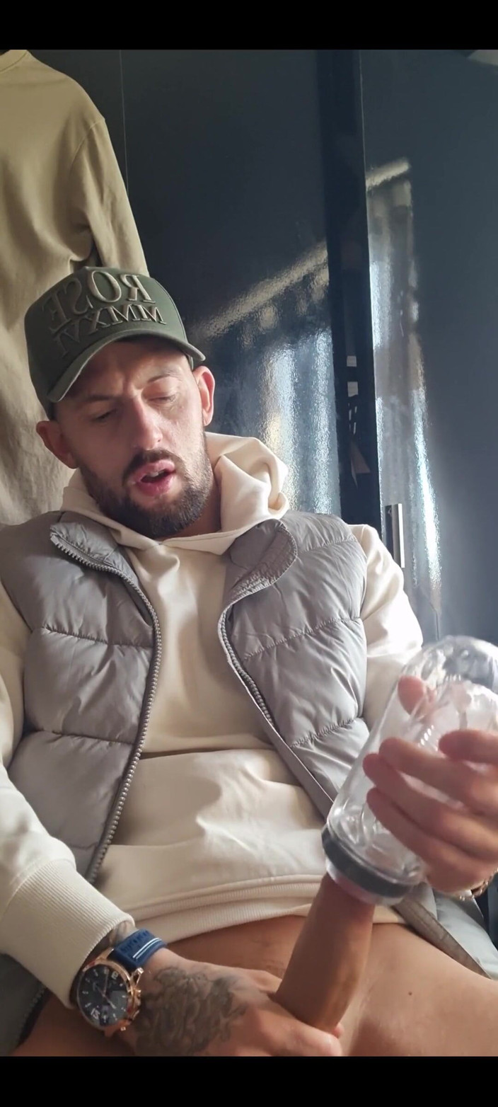 Englishtom20vip: 젖탱이를 빨아주는 핫한 십대