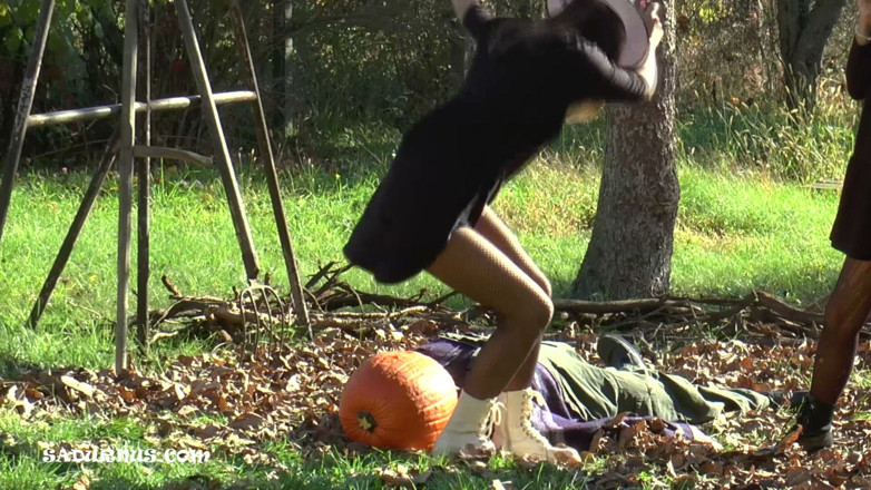 Sadurnus: Happy Halloween! Pumpkin Face Sitting