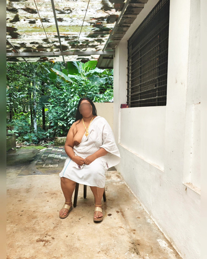 Anne Ipe: Chica india en topless sexy sesión de fotos, después de...