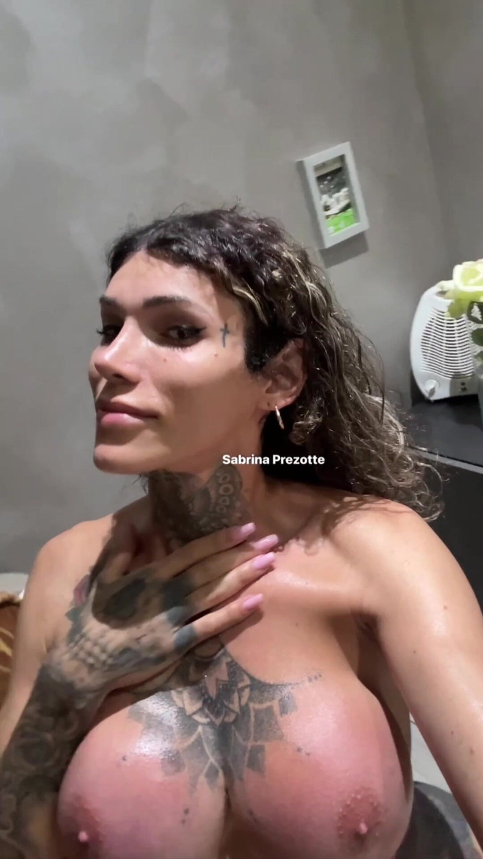 Prezottes_House: Penantian air mani telah berakhir, Sabrina Prezotte menyemburkan air mani...