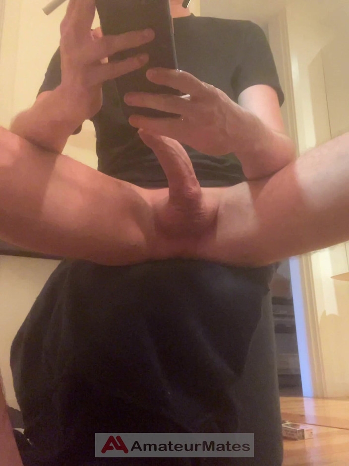 AmateurBoysPissing: Prins pe cameră colega mea de plat se masturbează pe...