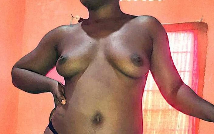 Jannyk: Ugandan Girl Showing off
