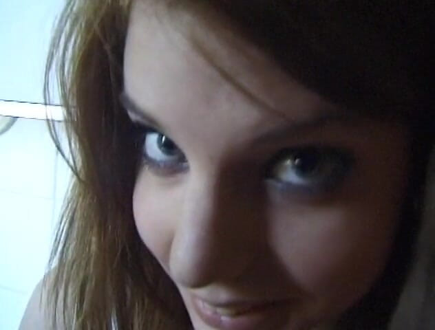 Flash Model Amateurs: Blond dziwka ostro zerżnięta przed oddaniem głowy