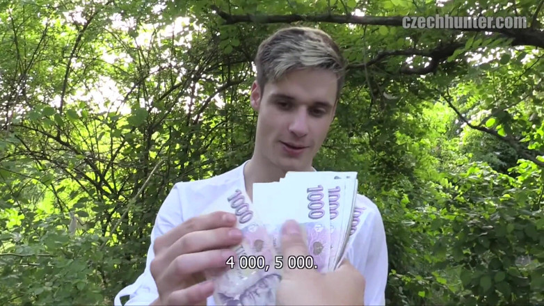 Czech Hunter: Чеський мисливець - очі поливаються і сідають навколо члена, відео від першої особи