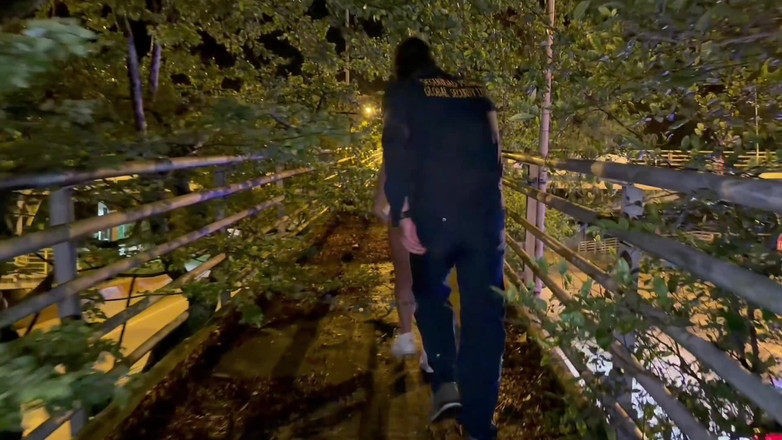 AlejandraPalacios: Zrobiłem się niegrzeczny na dworcu autobusowym Bucaramanga i ochroniarz mnie...