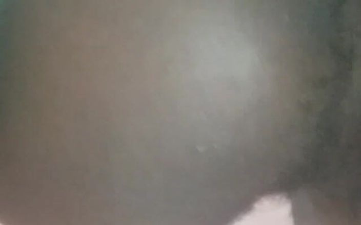 Badman4606: Чудернацька темношкіра в кроссдрессі демонструє свою сексуальну дупу.