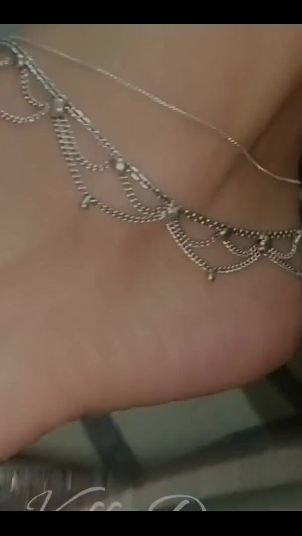 Goddess Kiffa's Mesmerizing Dangling with Flip Flops (Kiffa Feet) Goddess Kiffa's Mesmerizing Dangling with Flip Flops (Kiffa Feet)