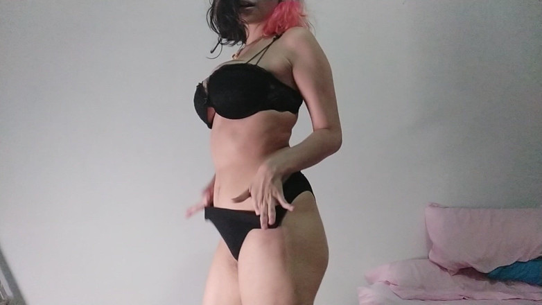 Ms Candy Bunny: Trêu chọc thoát y