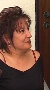 Dojrzała brunetka MILF lubi egzamin cipki