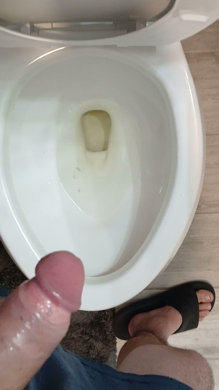 VERGA CON LUNAR: Pissing and Jerking off.