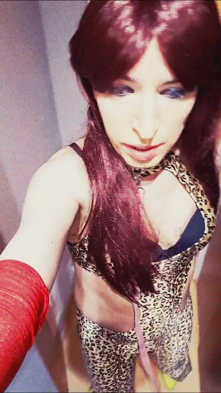Tammy sissy slave: Golden Shower for Crossdresser