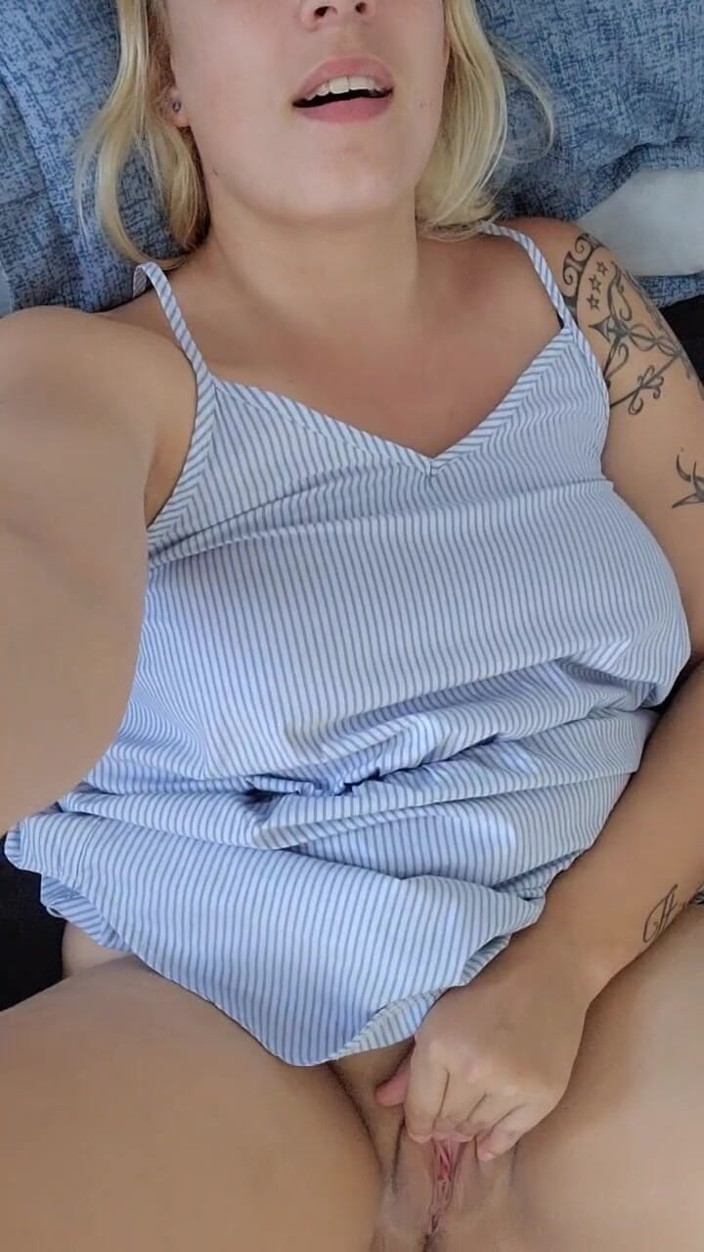 Naughtynikki611: Kendimi parmaklıyorum