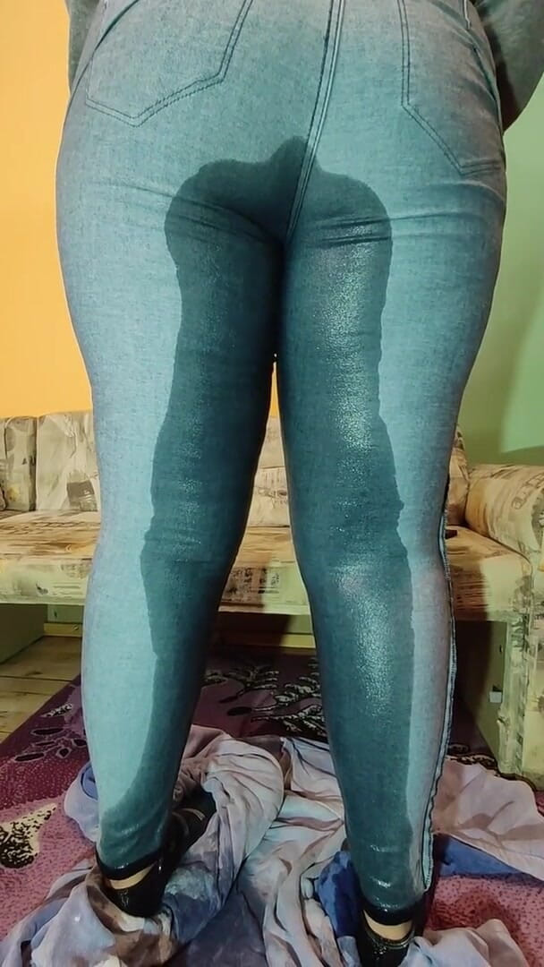 Young_strawberry: Orinar en pantalones